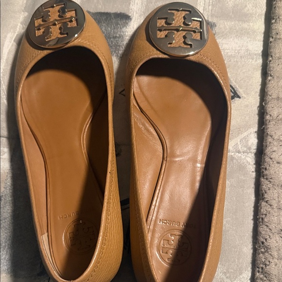 Tory Burch Camel Leather Flats with Gold Logo - Picture 1 of 5
